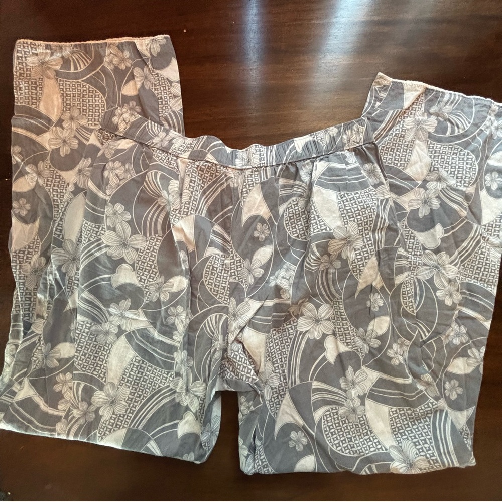 Victoria's Secret Gray Floral Pajama pants - Picture 4 of 4